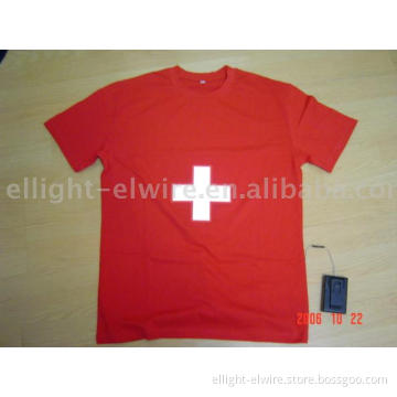 EL T-SHIRT.